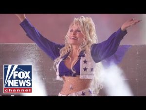 Read more about the article Dolly Parton hits career milestone after jaw-dropping Cowboys performance
